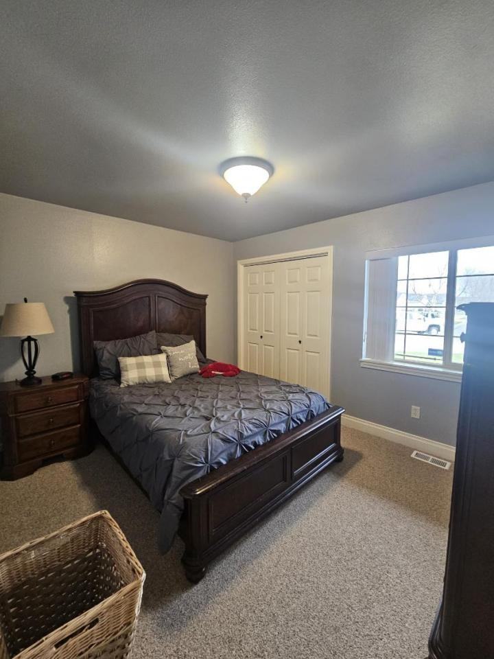 808 Royal Ave - Photo 7 of 10