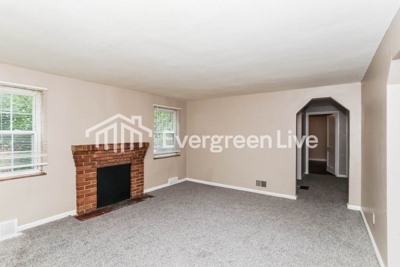 1557 Pasadena Ave - Photo 3 of 15