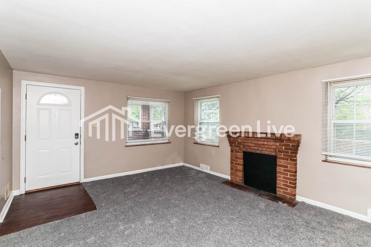 1557 Pasadena Ave - Photo 4 of 15