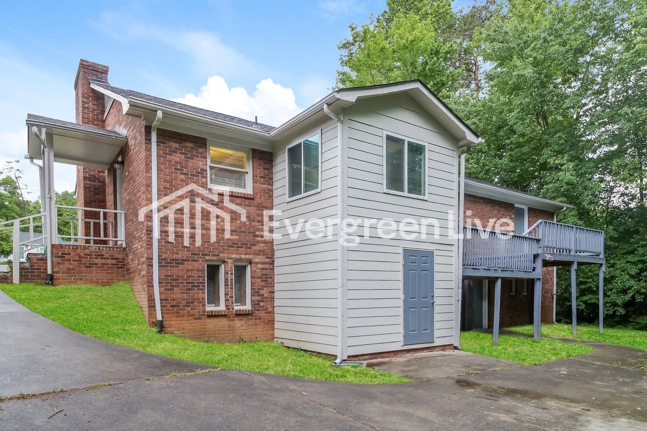 740 Motor Rd - Photo 4 of 15