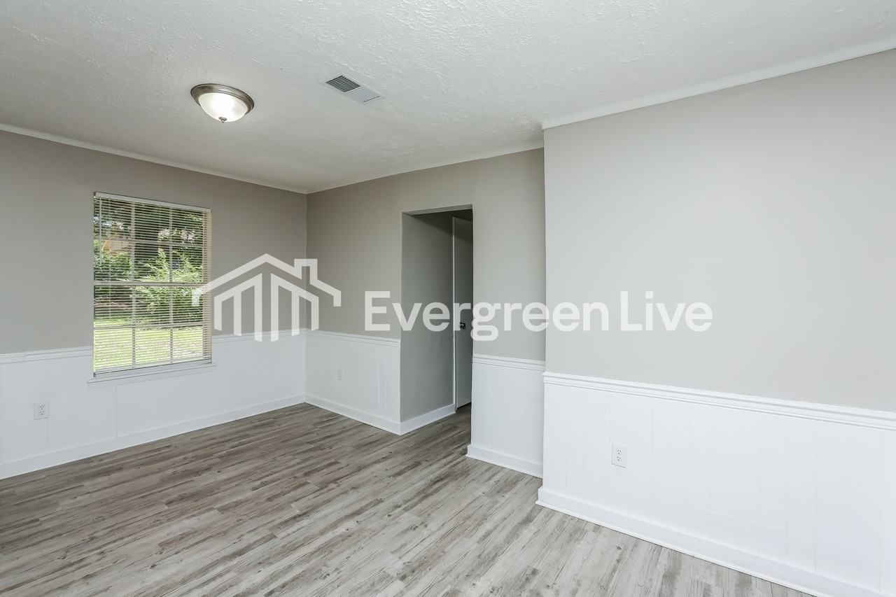 2124 Thousand Oaks Dr - Photo 2 of 15