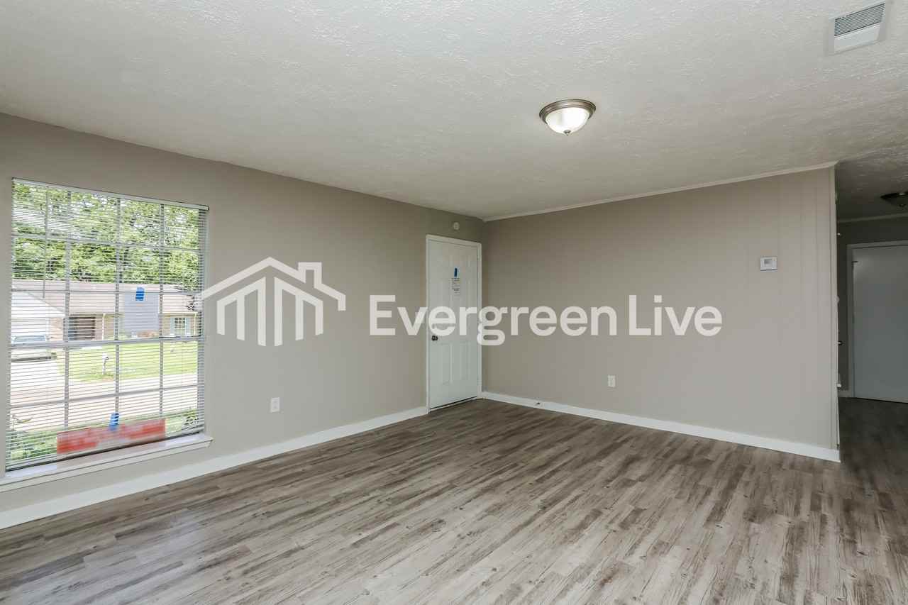 2124 Thousand Oaks Dr - Photo 3 of 15