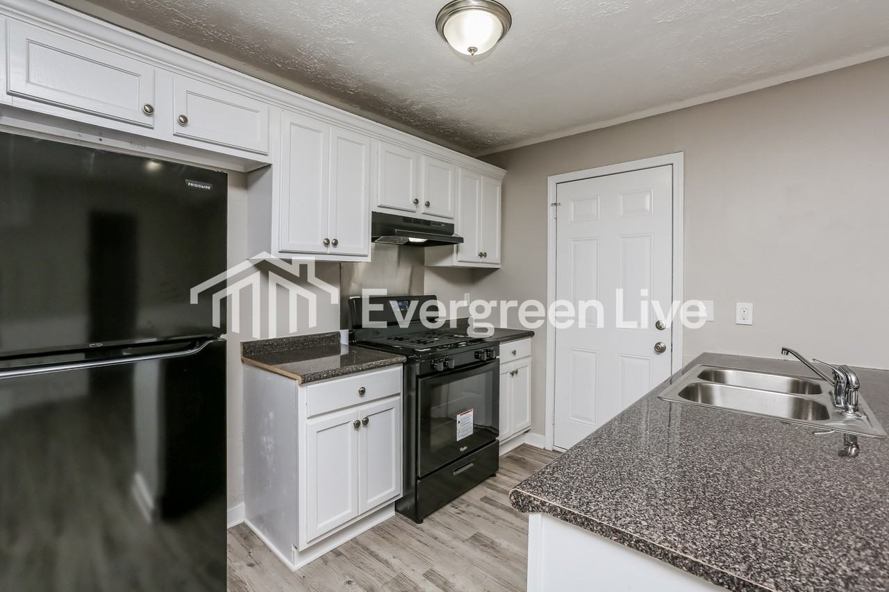 2124 Thousand Oaks Dr - Photo 5 of 15