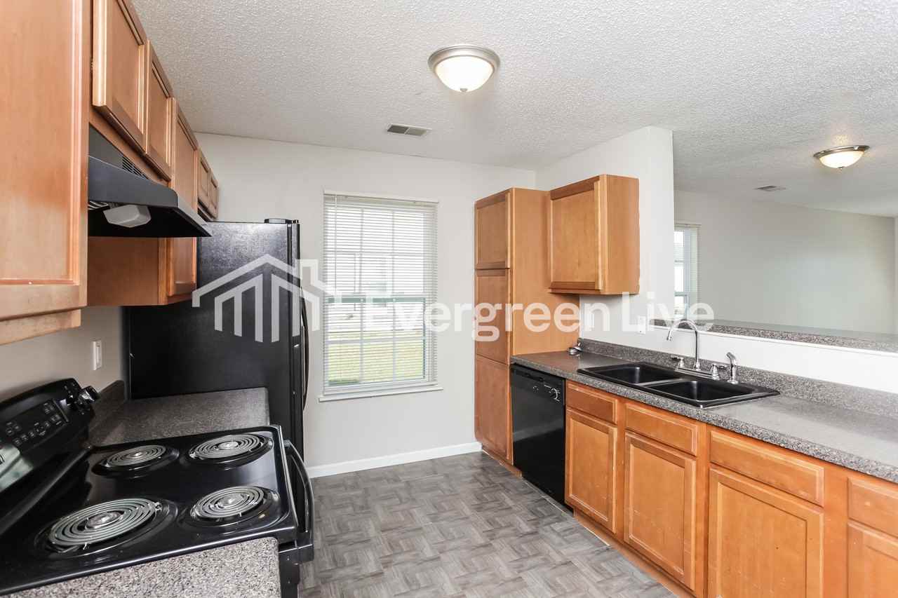 213 Rosebrook Dr - Photo 3 of 15