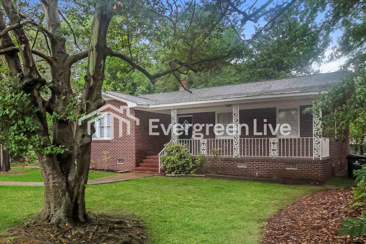 752 Shull St - Photo 2 of 15