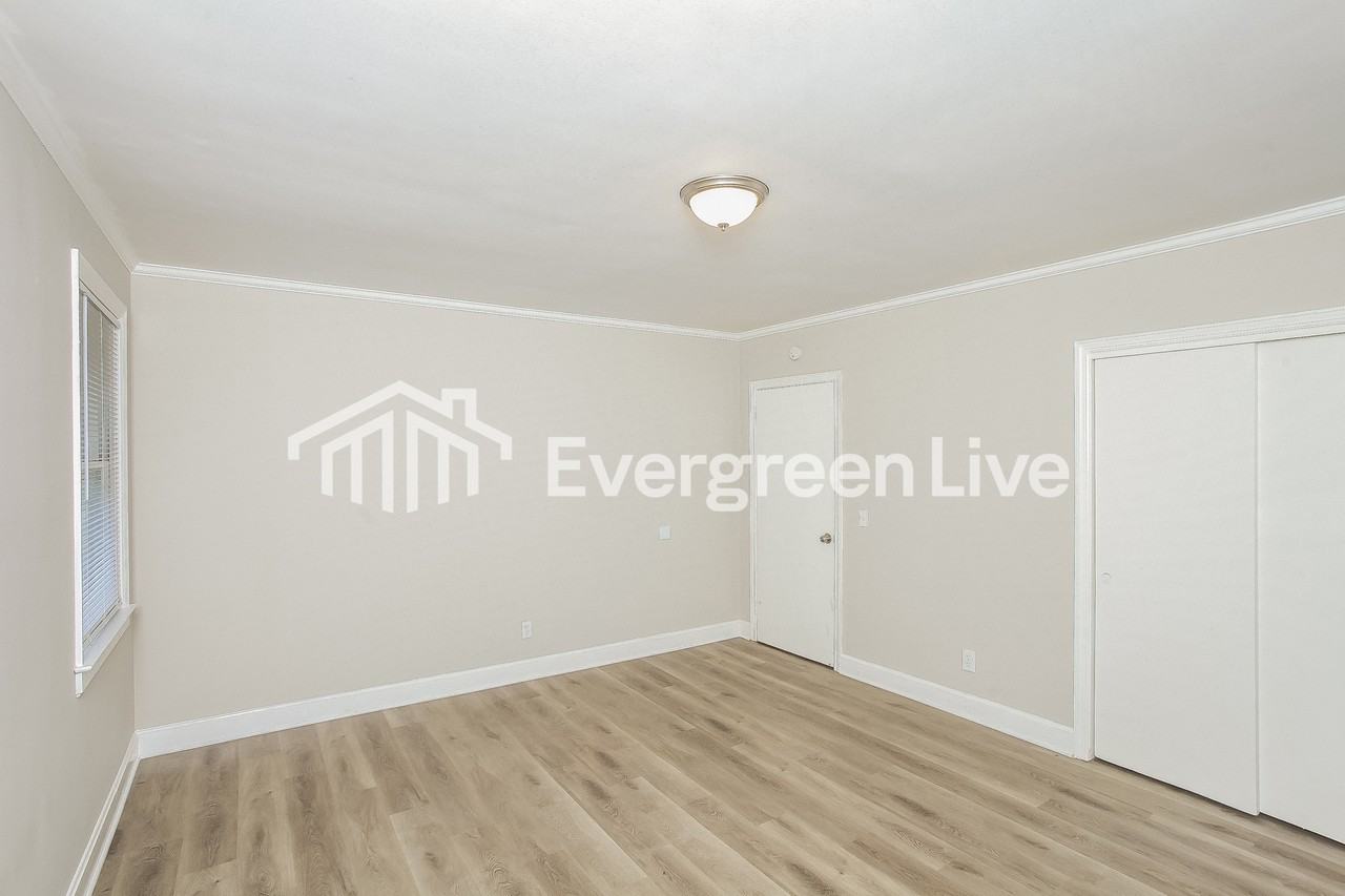 752 Shull St - Photo 4 of 15