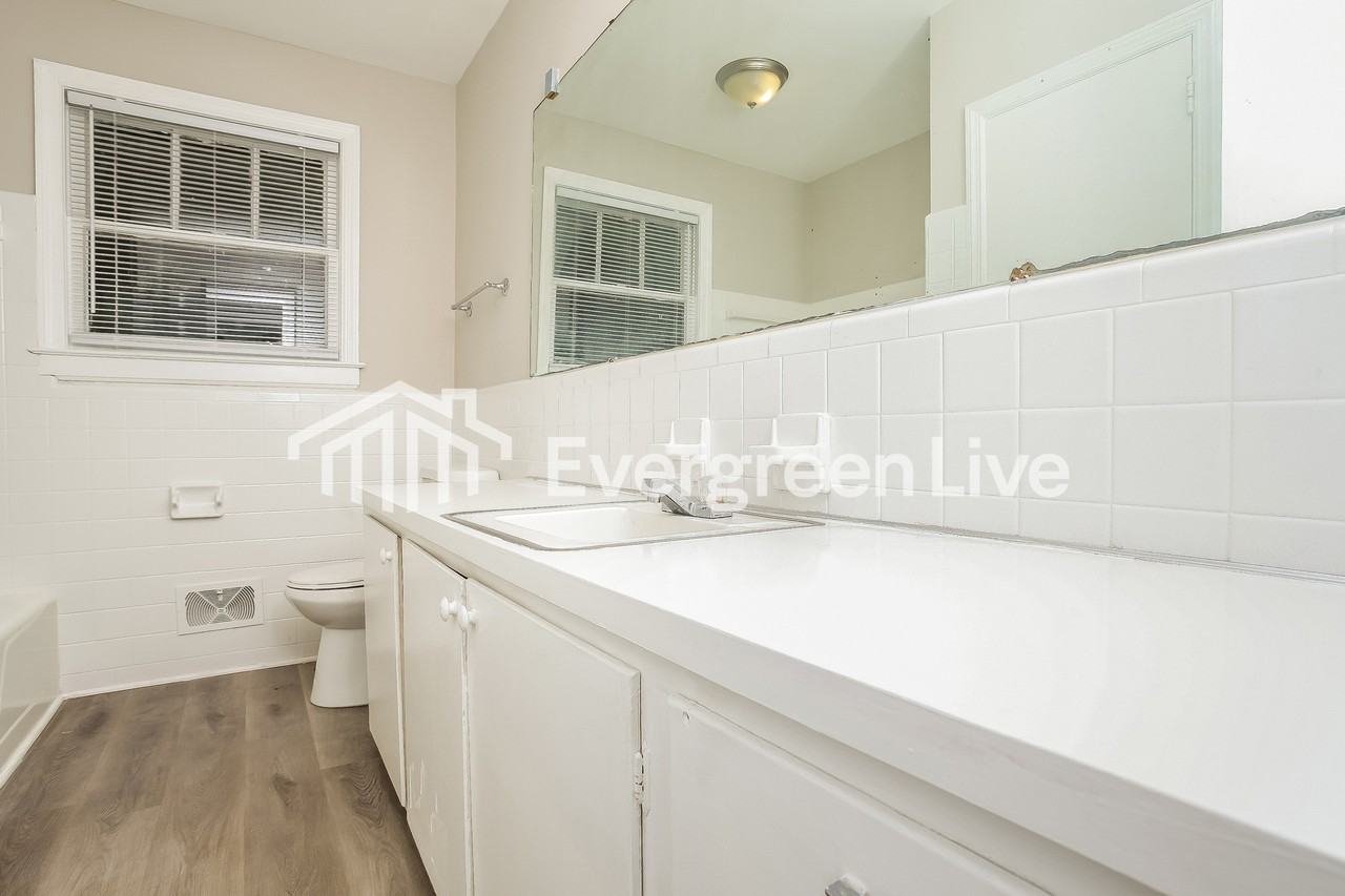 752 Shull St - Photo 5 of 15