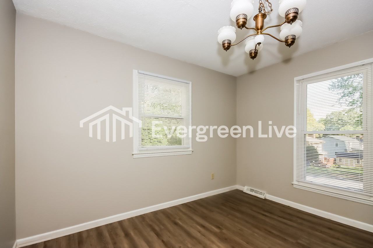 2511 Cliffside Dr - Photo 3 of 14