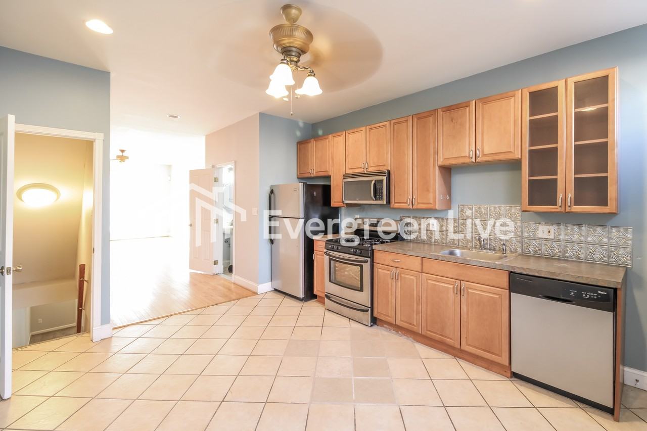 3304 E Baltimore St - Photo 4 of 15