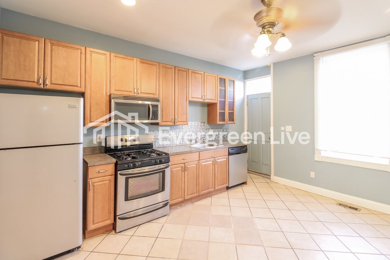 3304 E Baltimore St - Photo 5 of 15