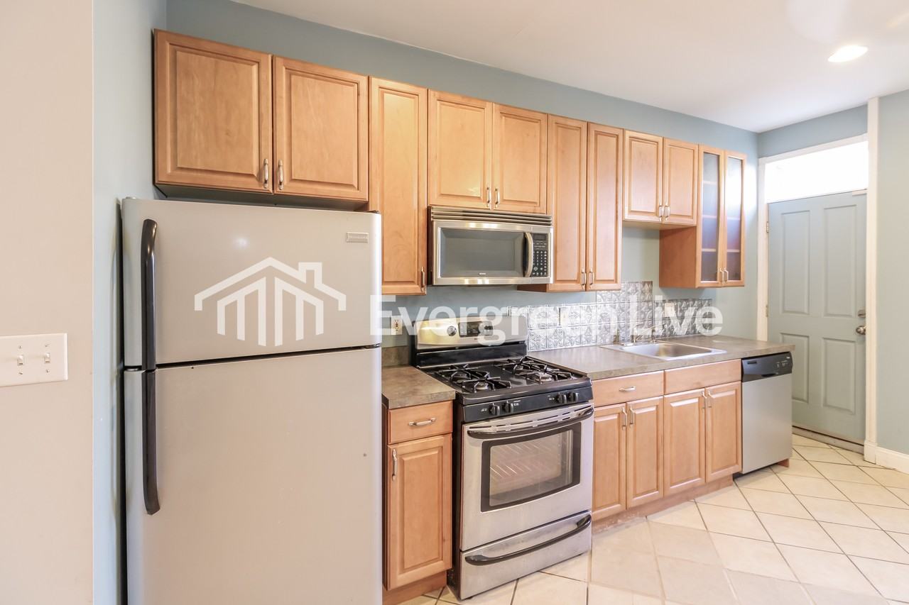 3304 E Baltimore St - Photo 7 of 15