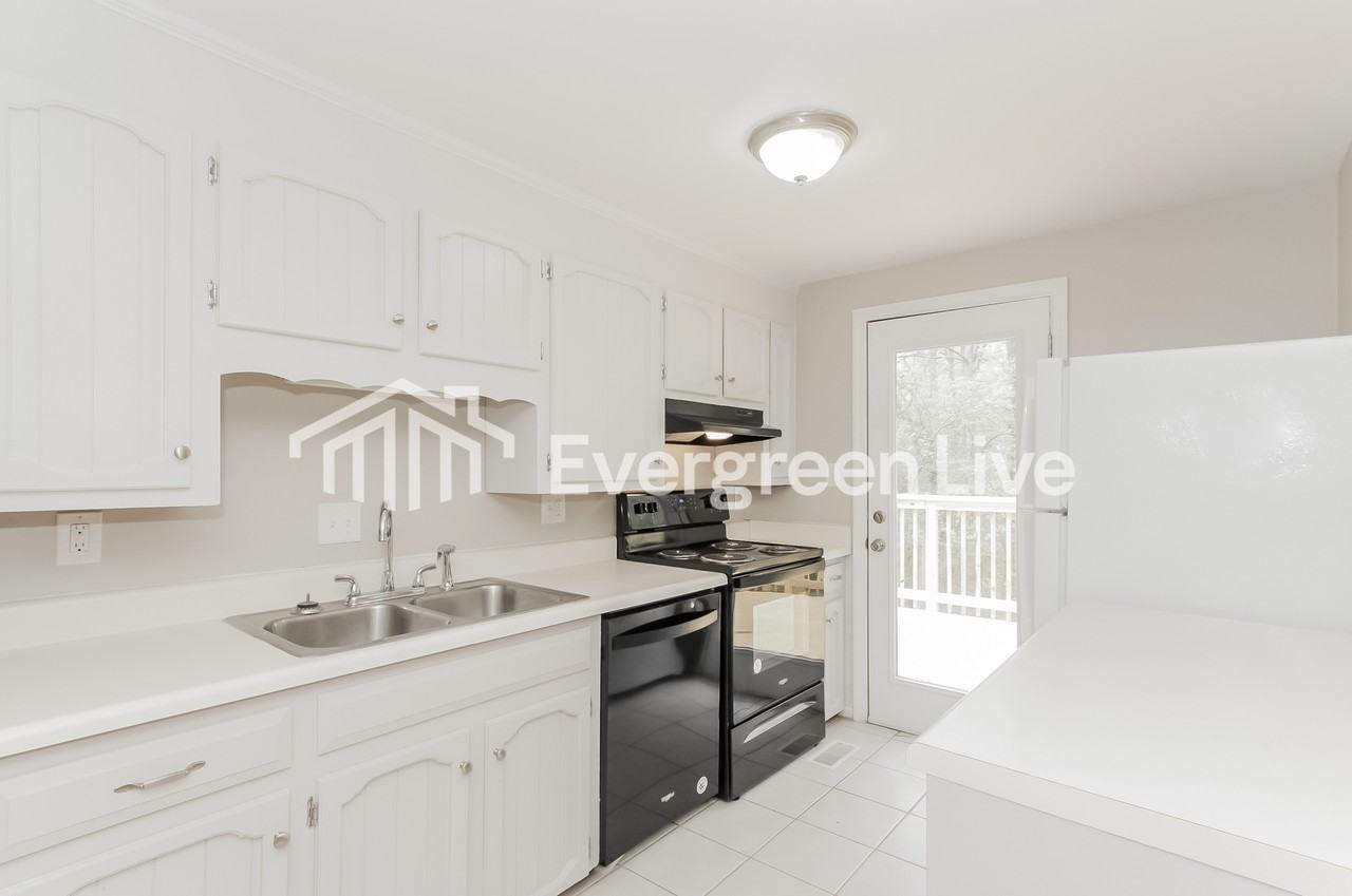 2122 Kingstree Cir - Photo 3 of 3