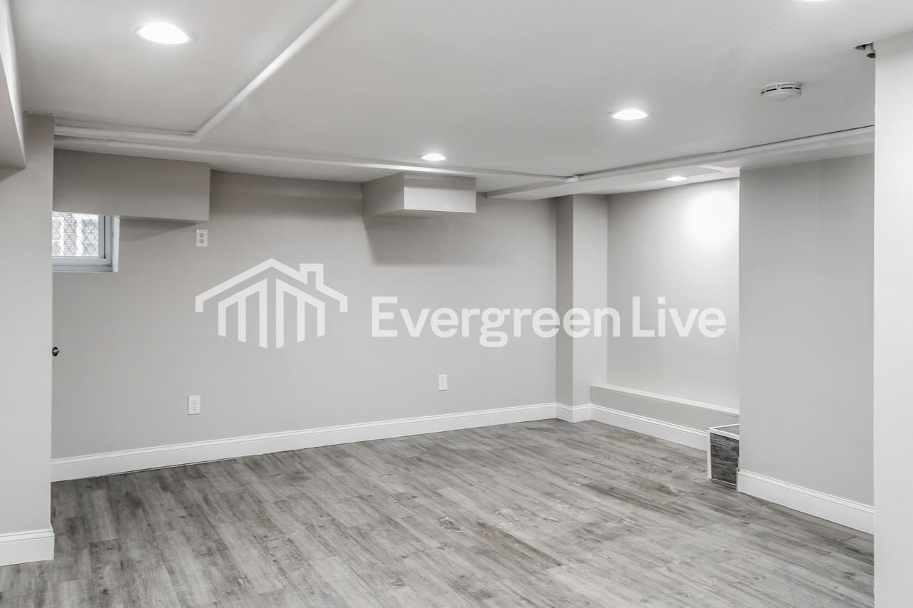 780 Linnard St - Photo 3 of 15