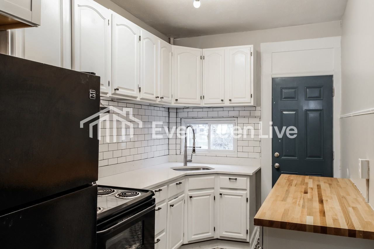 780 Linnard St - Photo 5 of 15