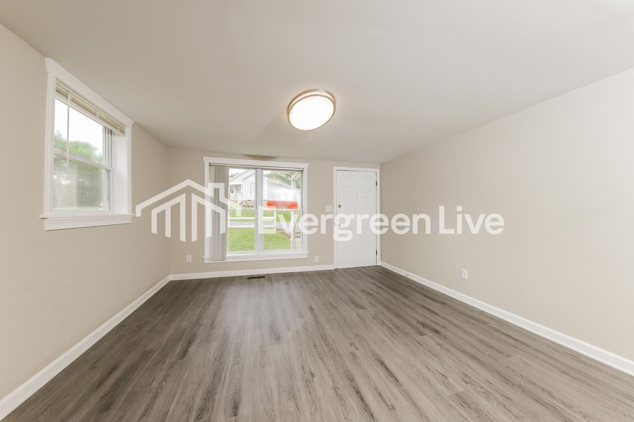 205 Lillie Dr - Photo 3 of 15