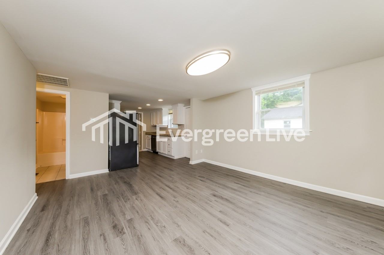 205 Lillie Dr - Photo 4 of 15