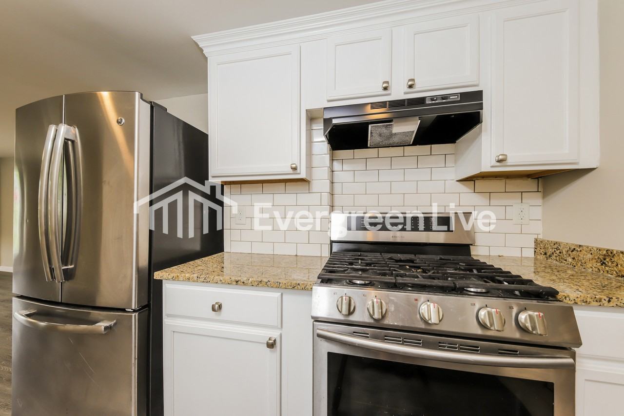 205 Lillie Dr - Photo 5 of 15