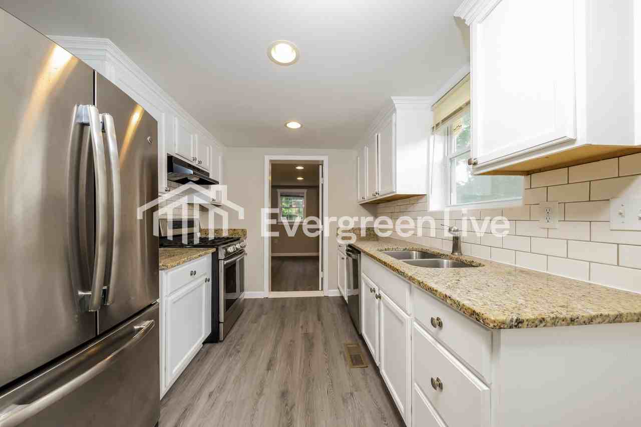 205 Lillie Dr - Photo 6 of 15