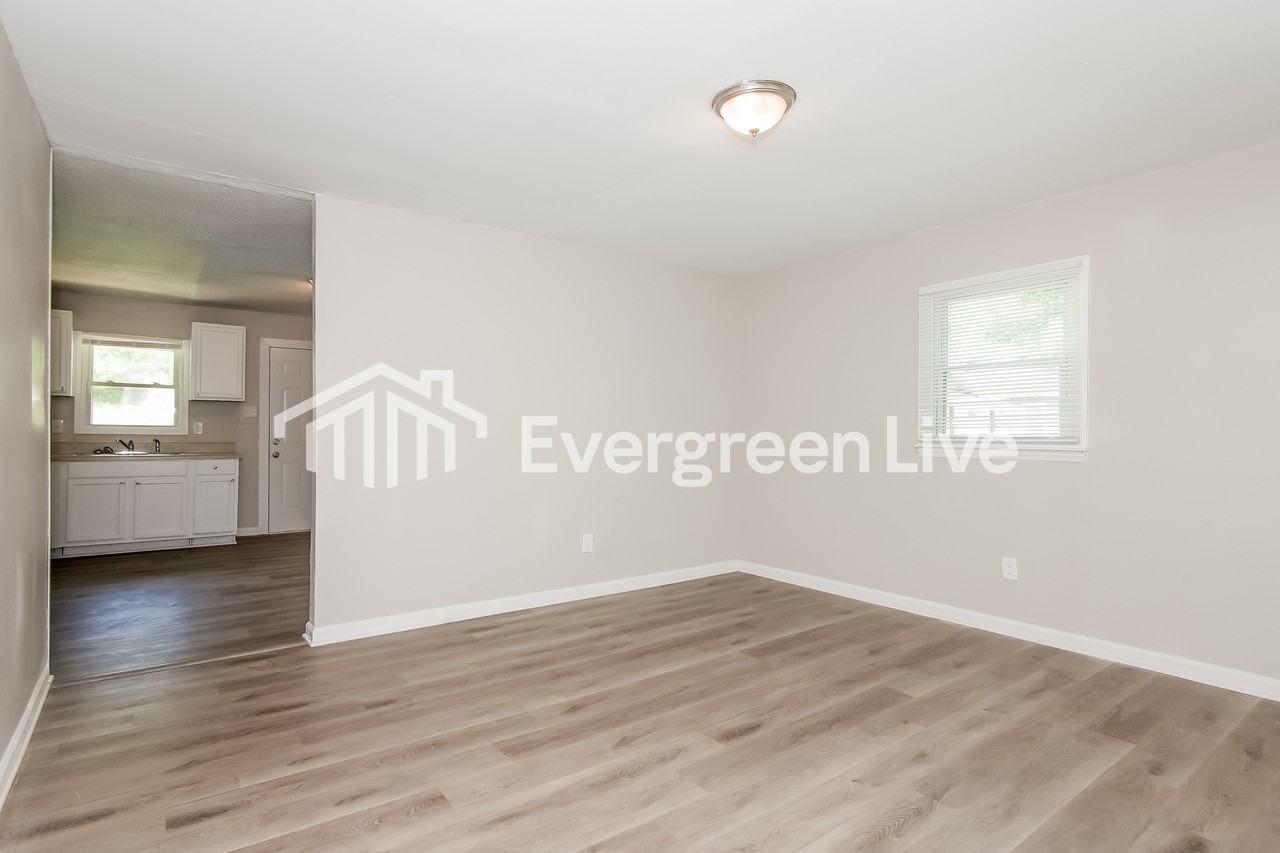 2031 S Pine Dr - Photo 3 of 15