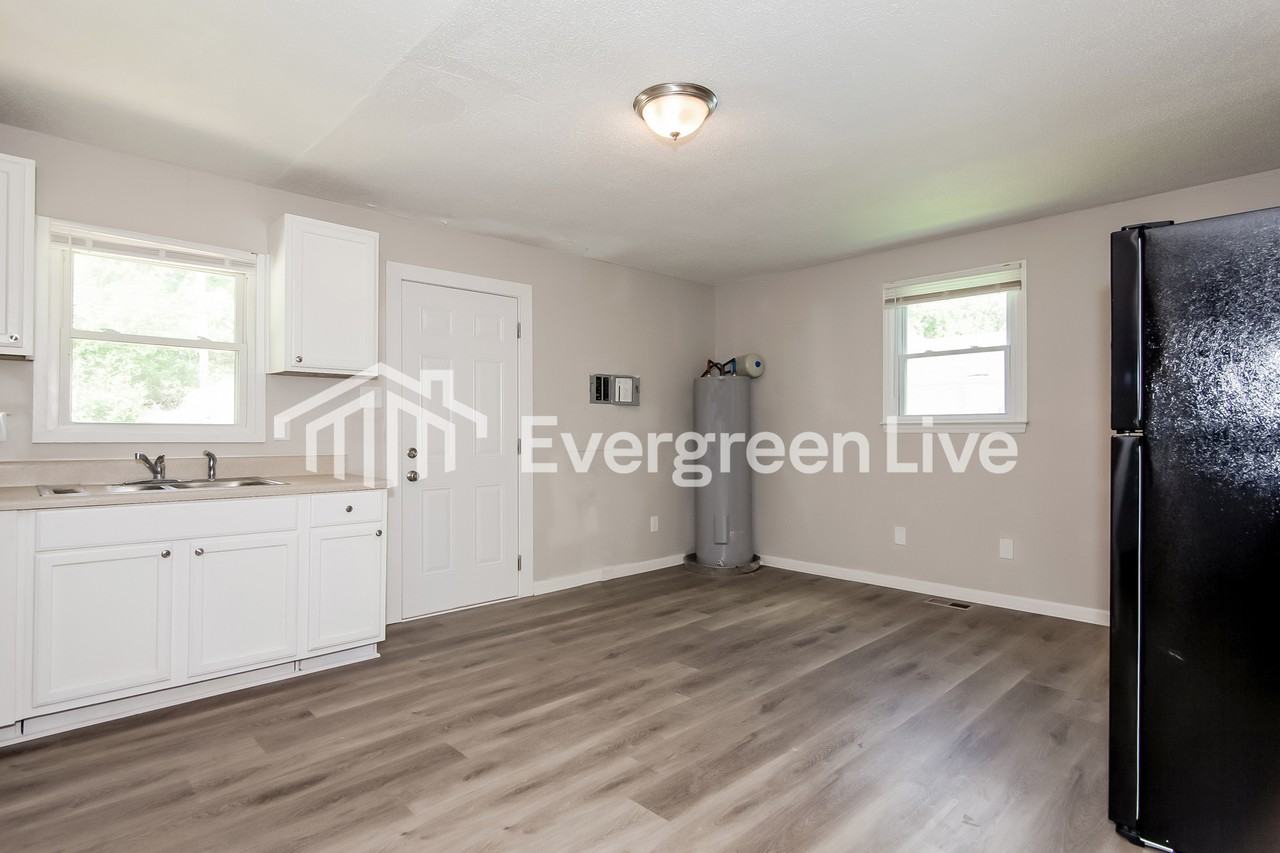 2031 S Pine Dr - Photo 4 of 15