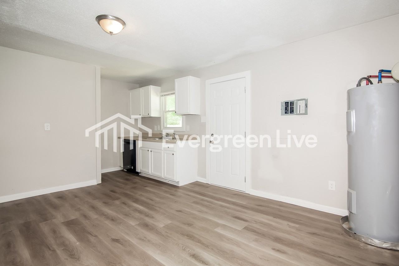 2031 S Pine Dr - Photo 5 of 15