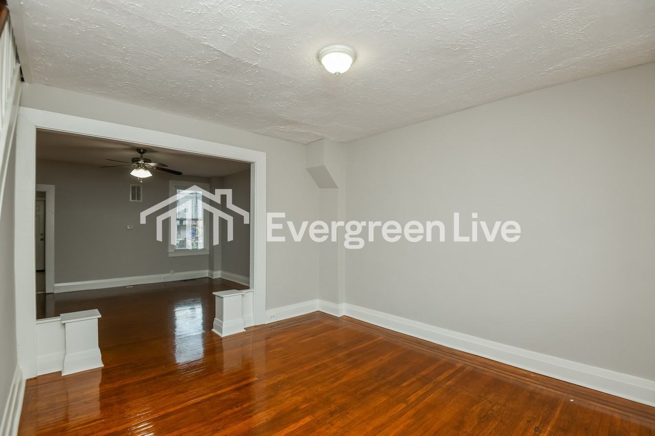2837 Pelham Ave - Photo 2 of 4