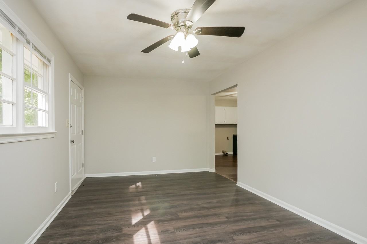 135 Wildwood Dr - Photo 3 of 30