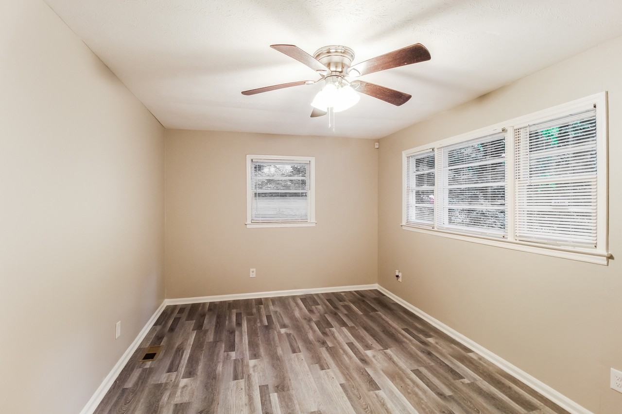 135 Wildwood Dr - Photo 4 of 30