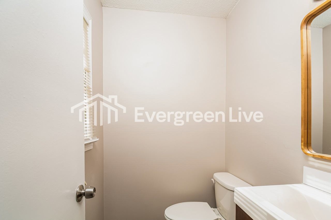 2716 Shaftsbury St - Photo 4 of 15