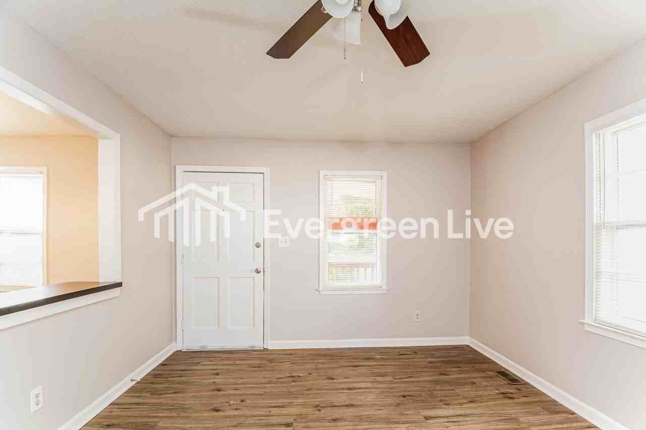 2716 Shaftsbury St - Photo 5 of 15