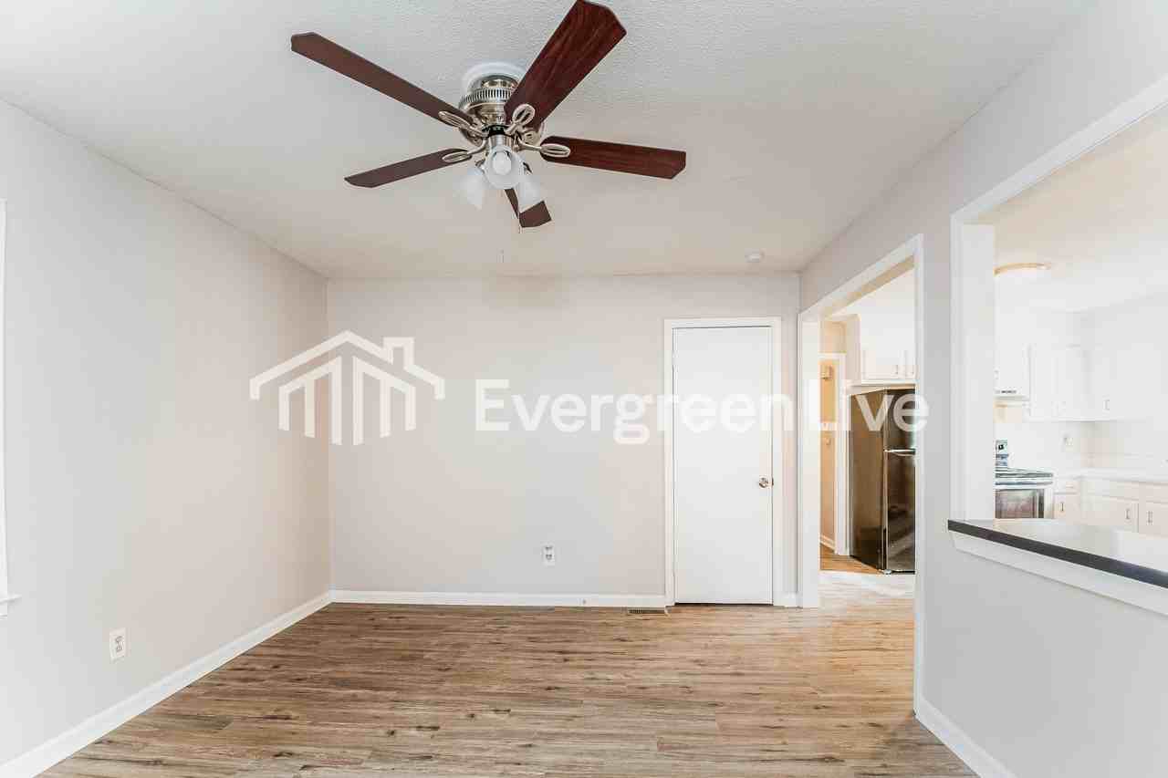 2716 Shaftsbury St - Photo 6 of 15