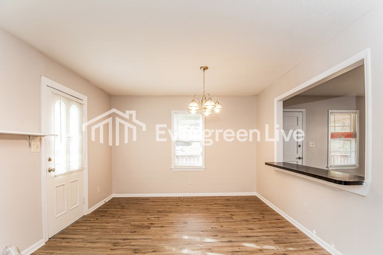 2716 Shaftsbury St - Photo 7 of 15