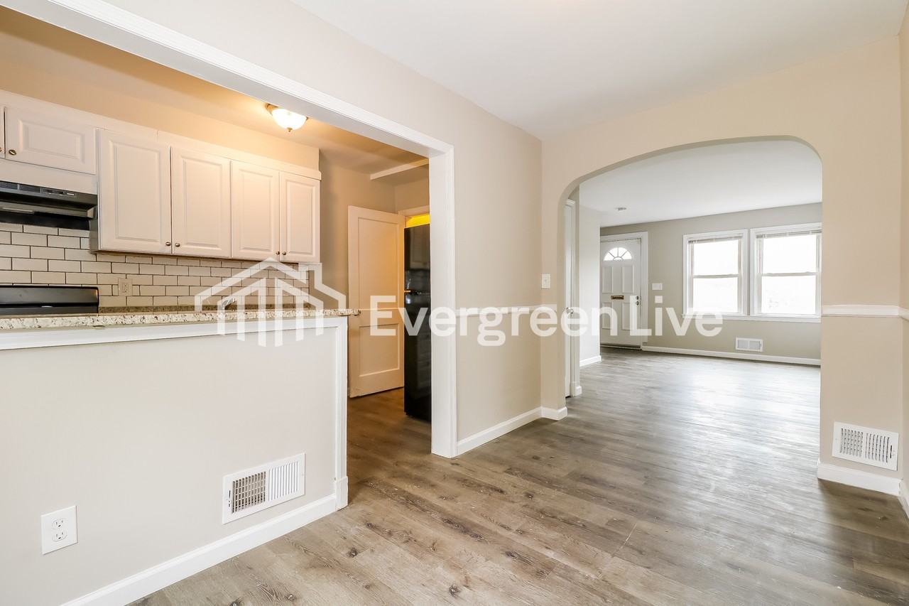 3646 Lyndale Ave - Photo 4 of 15