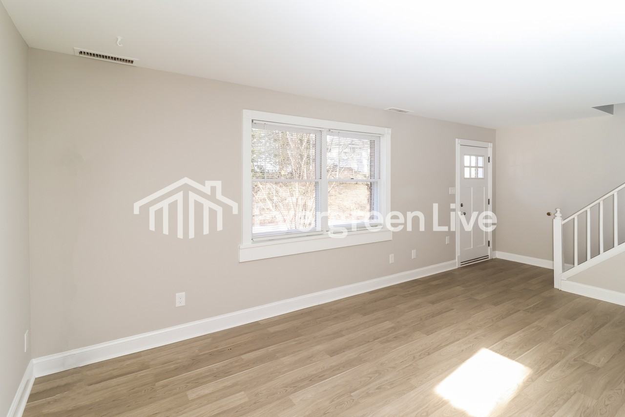 737 Eddy Rd - Photo 3 of 15