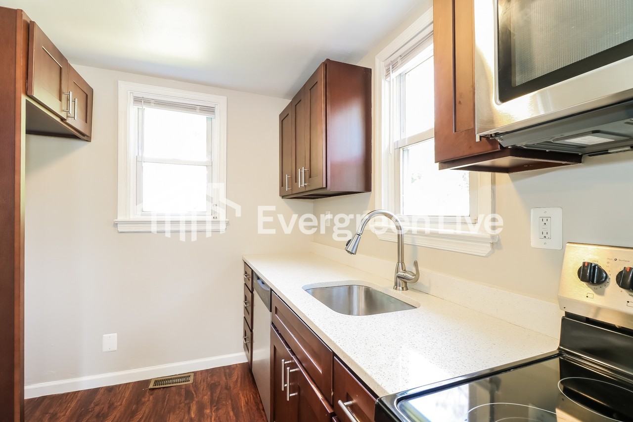 10024 Dolfield Rd - Photo 6 of 15