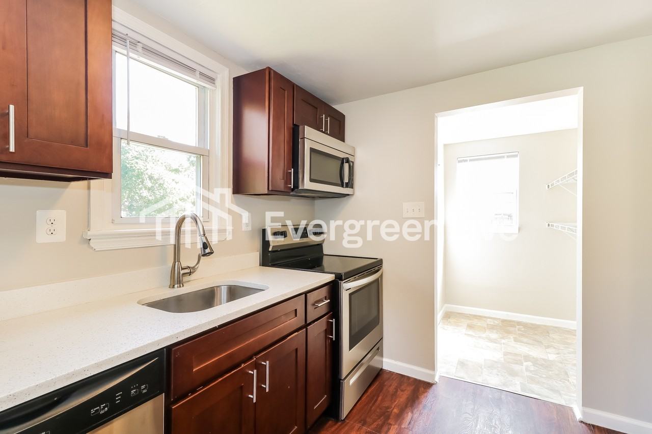 10024 Dolfield Rd - Photo 7 of 15