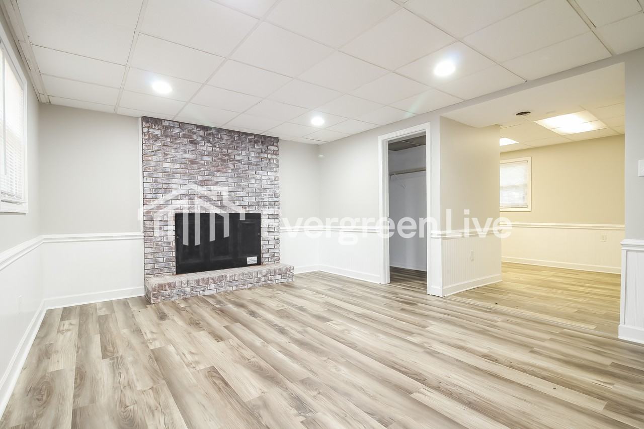 127 Ashdown Dr - Photo 2 of 15