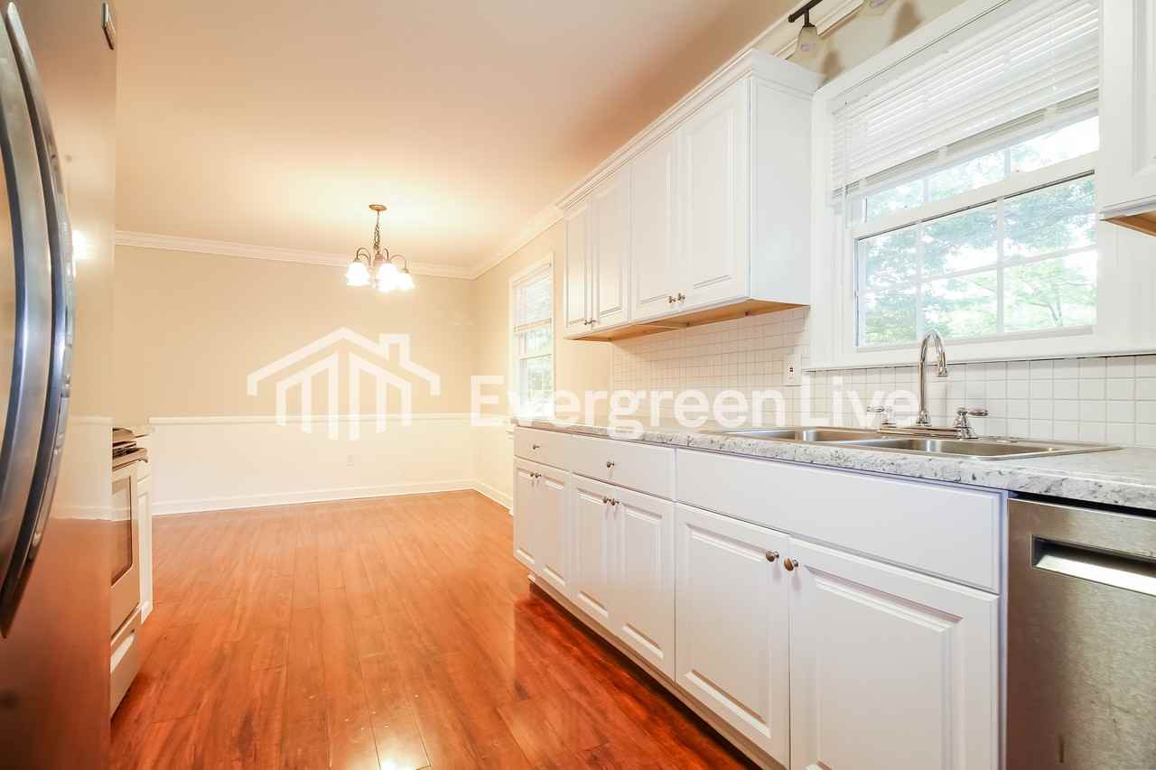 127 Ashdown Dr - Photo 5 of 15