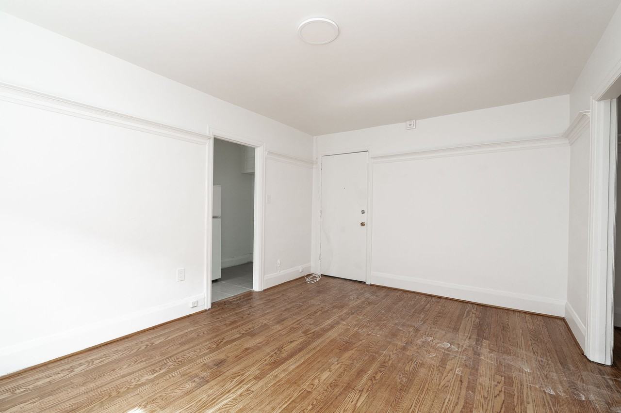 118 Roncesvalles Avenue - Photo 5 of 12