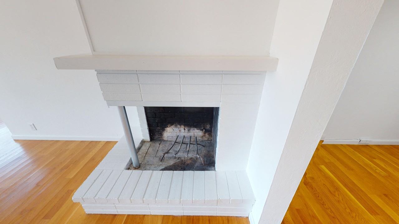 1040 Ashbury Street - Photo 5 of 28