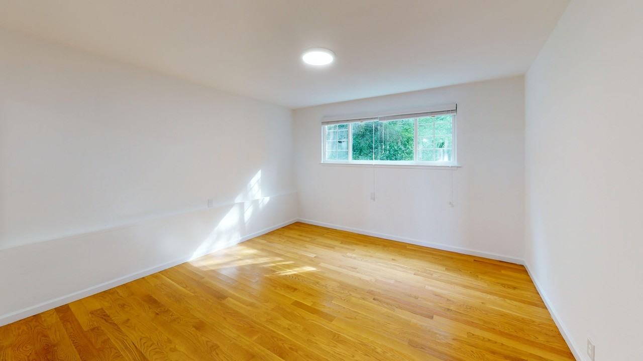 1040 Ashbury Street - Photo 7 of 28