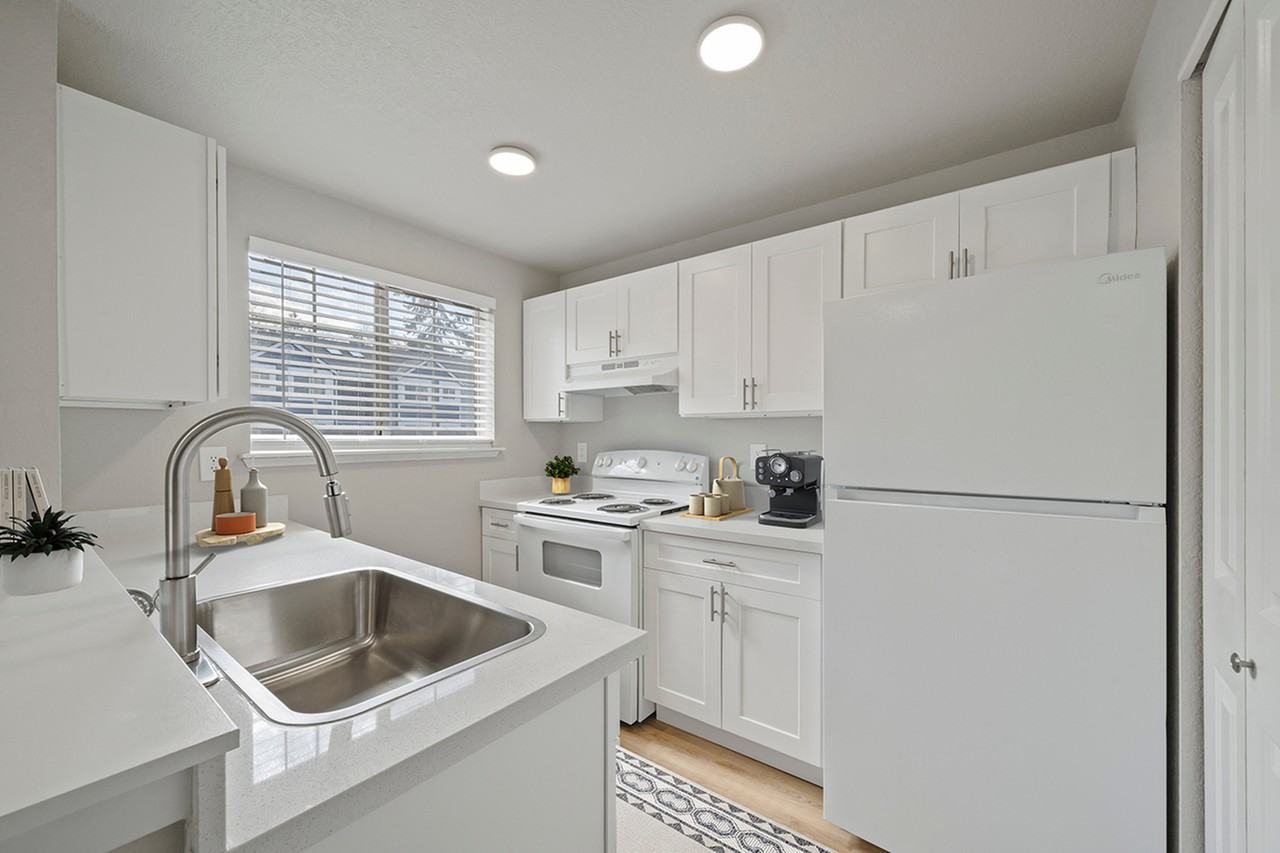 Crown Pointe Apartments - Photo 2 of 13