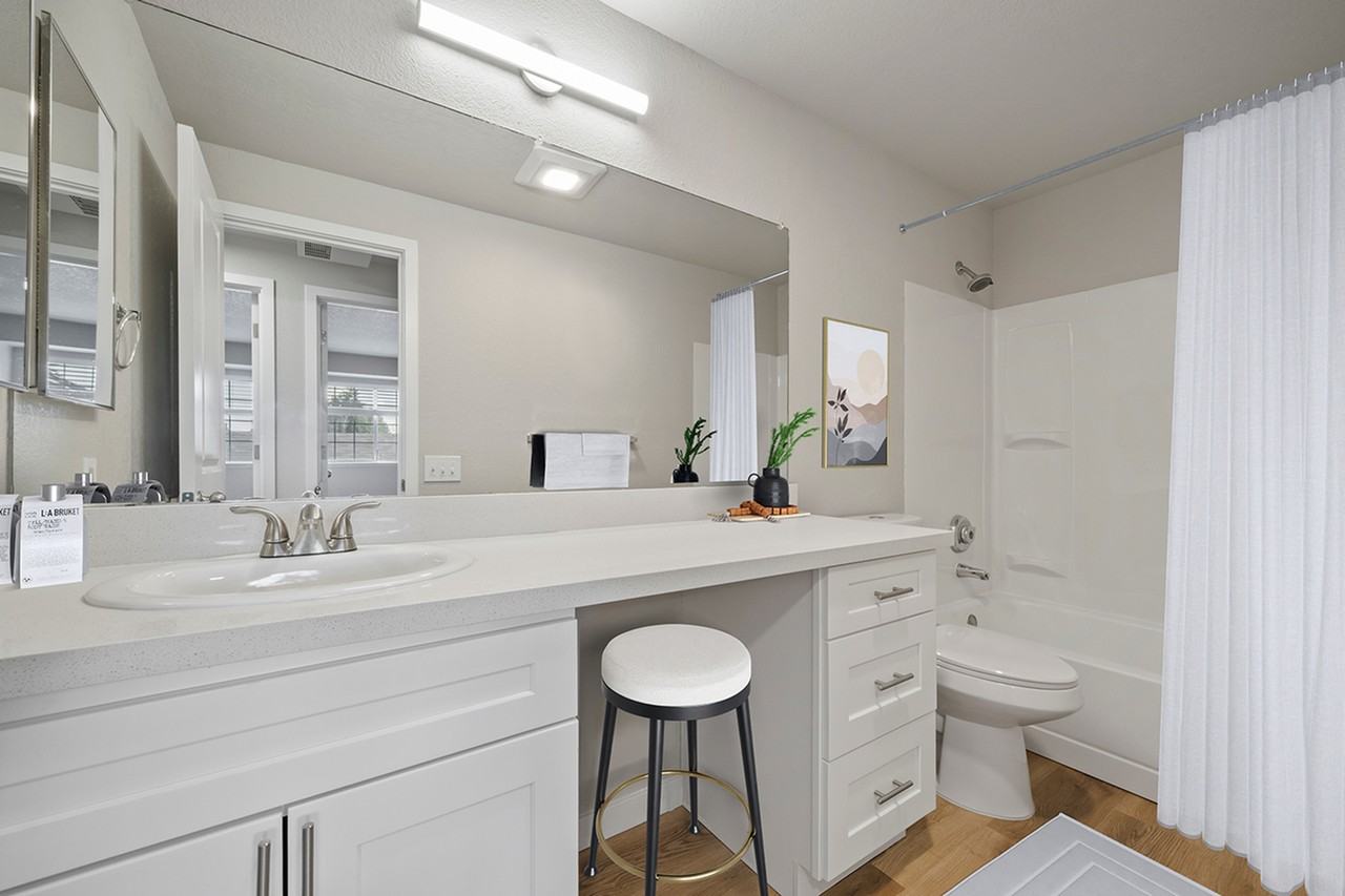 Crown Pointe Apartments - Photo 5 of 13