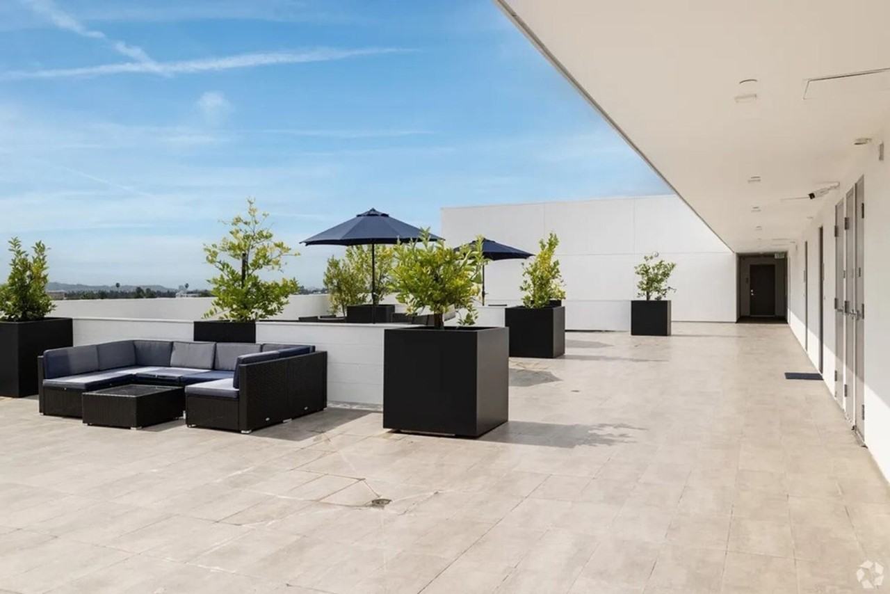 4660 Melrose Avenue - Photo 7 of 50
