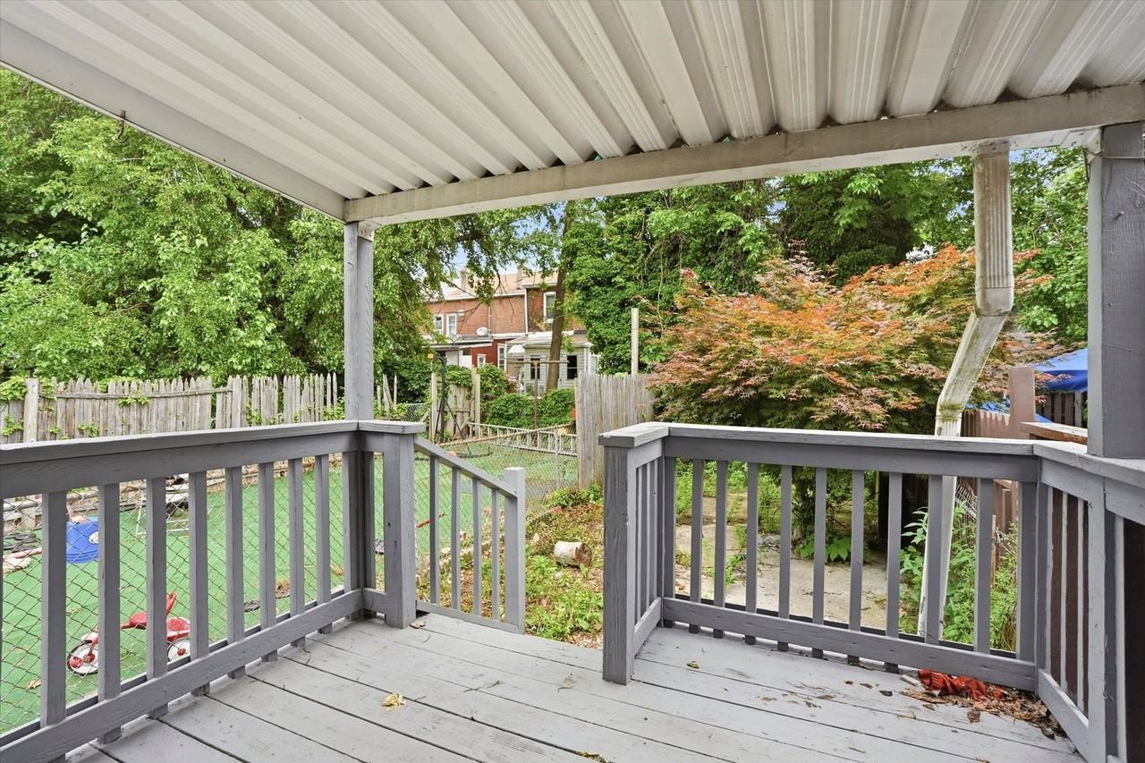 828 Beatty St - Photo 3 of 22