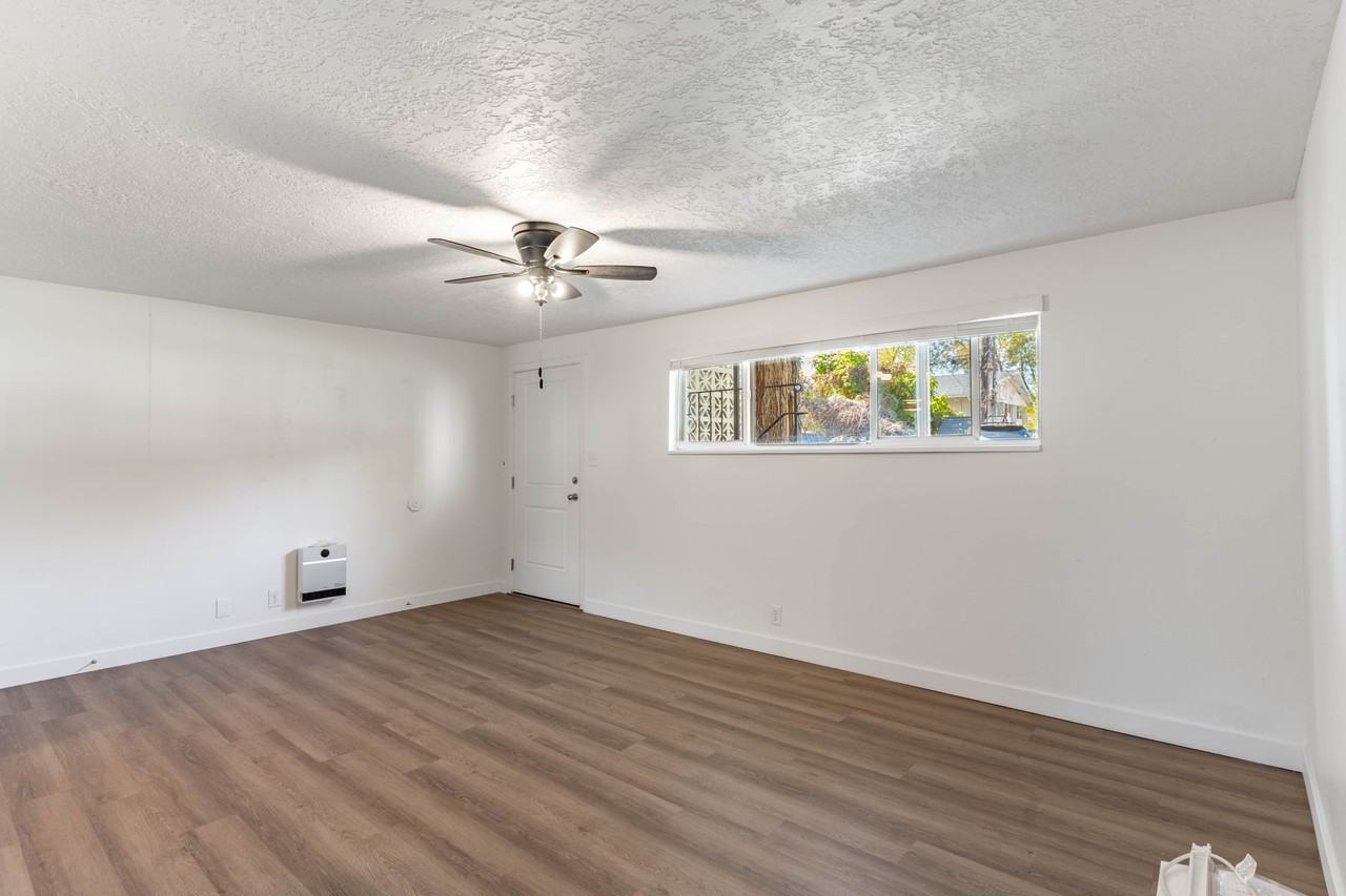 Starcrest Apts - Photo 3 of 24