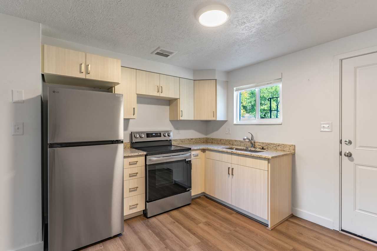 Starcrest Apts - Photo 4 of 24