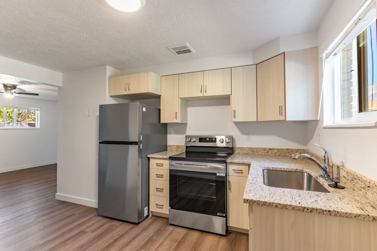 Starcrest Apts - Photo 5 of 24