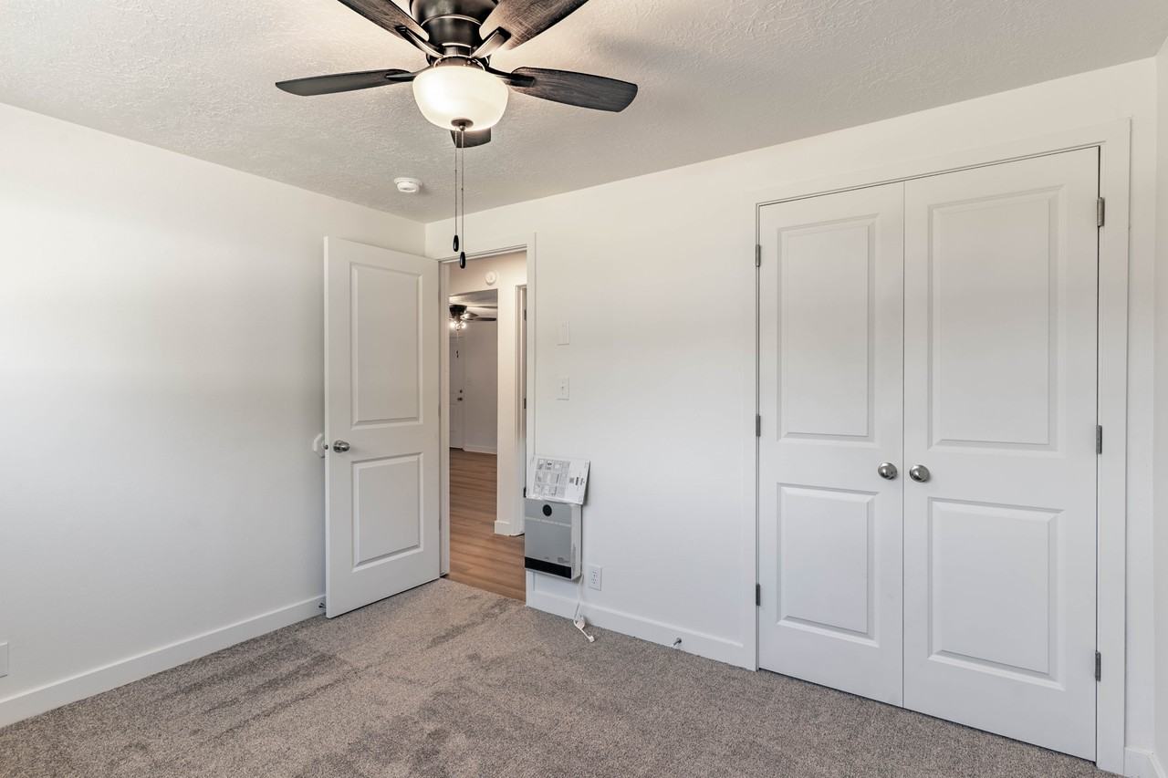 Starcrest Apts - Photo 7 of 24
