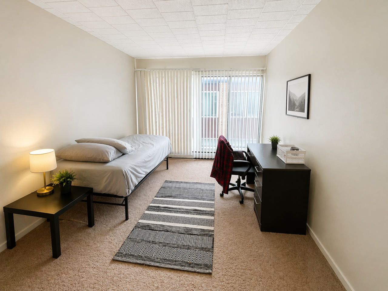 Varsity Management - 515 Walnut - Photo 3 of 11